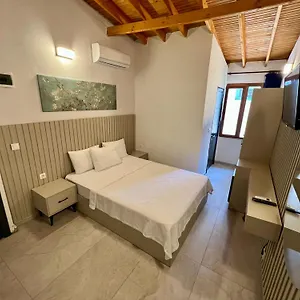 Ados Hotel